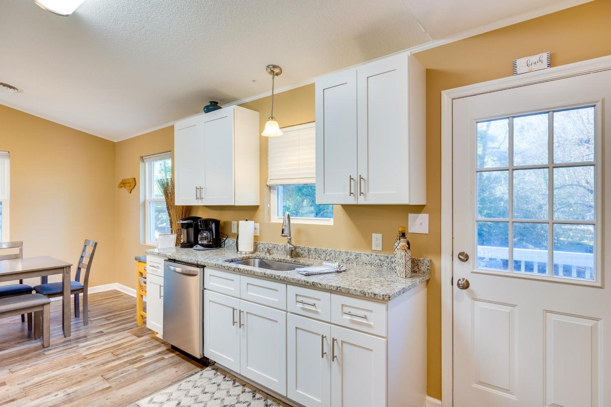 Lovely Emerald Isle Home, Walk To Beach! Exterior photo