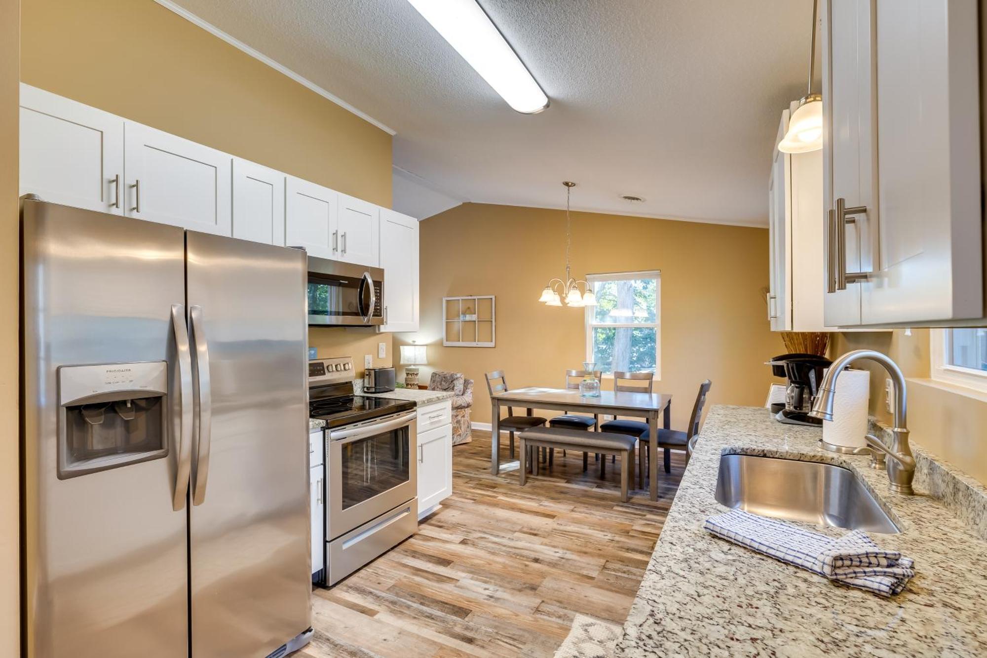Lovely Emerald Isle Home, Walk To Beach! Exterior photo